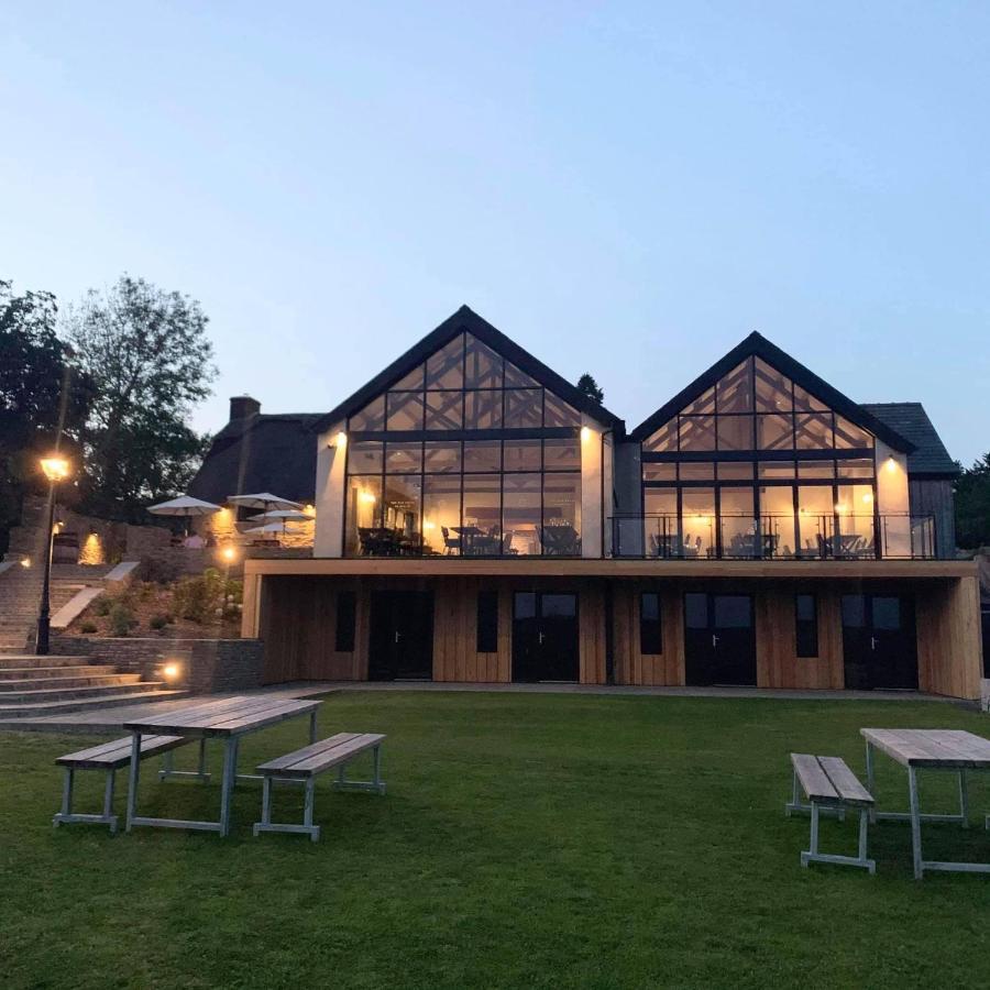 فندق The Old House 1147 بريدجيند المظهر الخارجي الصورة