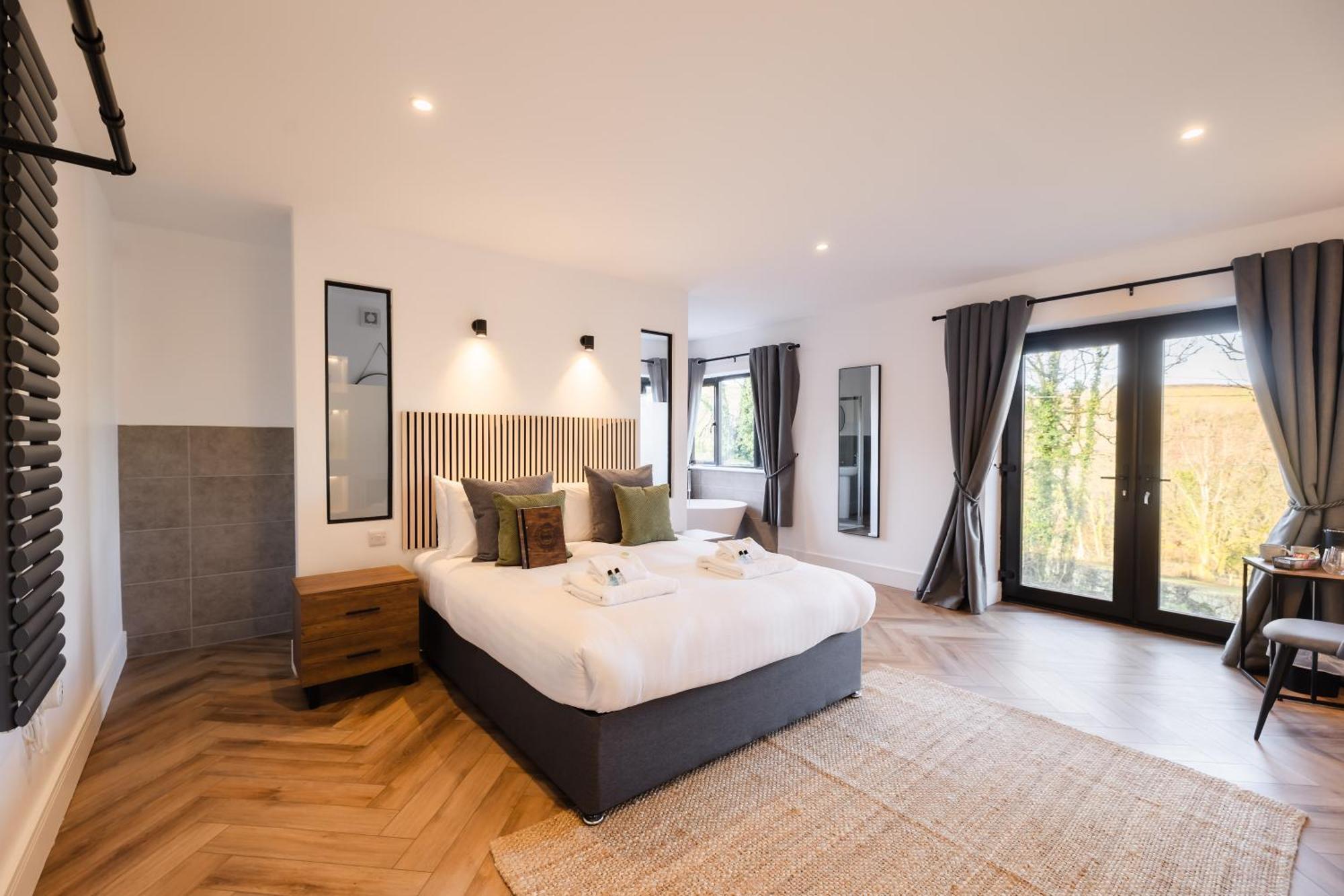 فندق The Old House 1147 بريدجيند المظهر الخارجي الصورة